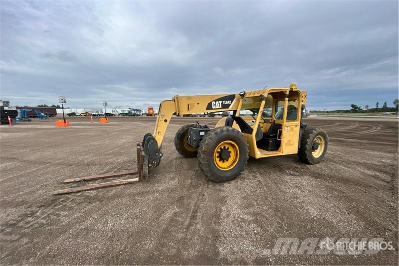 CAT TL642 Телескопічні навантажувачі
