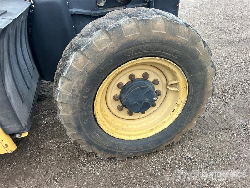 CAT TL642 Телескопічні навантажувачі