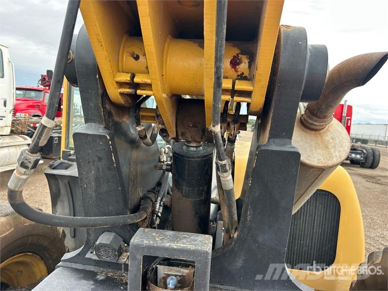 CAT TL642 Телескопічні навантажувачі