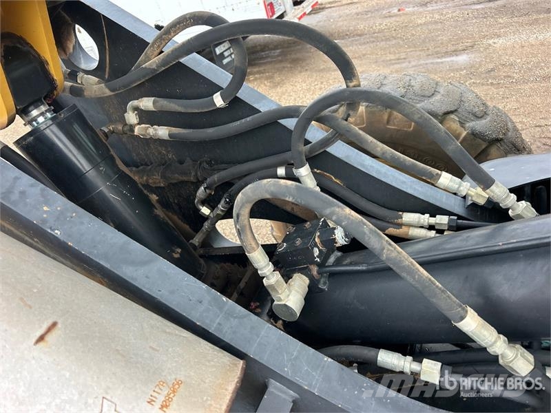 CAT TL642 Телескопічні навантажувачі