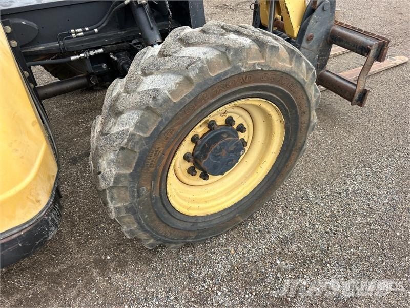 CAT TL642 Телескопічні навантажувачі