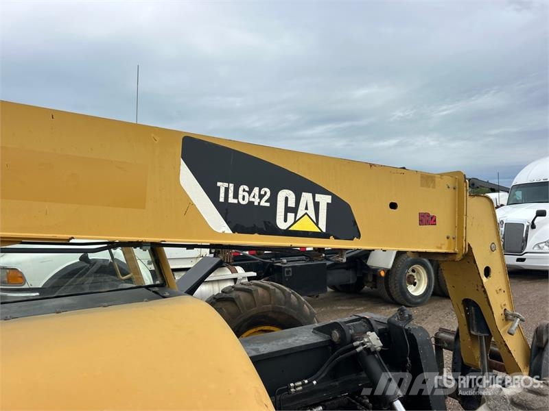 CAT TL642 Телескопічні навантажувачі