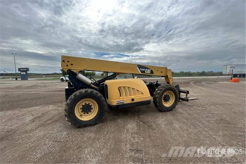 CAT TL642 Телескопічні навантажувачі