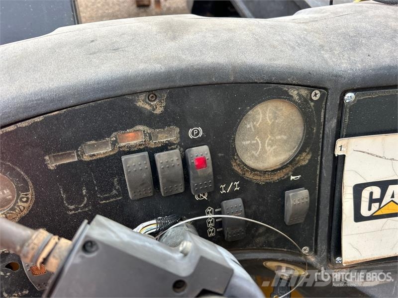 CAT TL642 Телескопічні навантажувачі