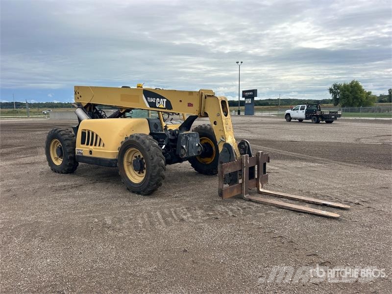 CAT TL642 Телескопічні навантажувачі