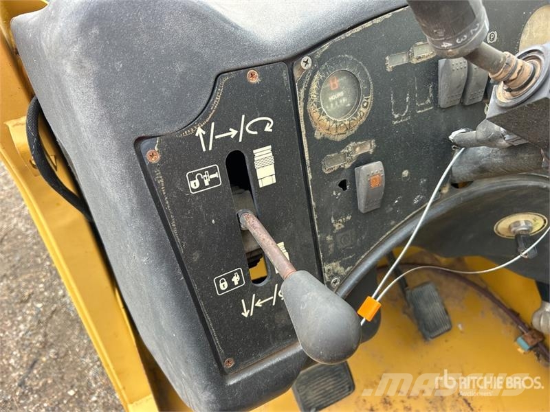CAT TL642 Телескопічні навантажувачі