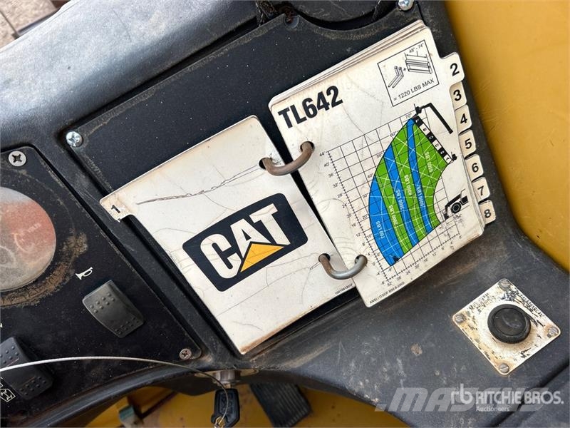 CAT TL642 Телескопічні навантажувачі
