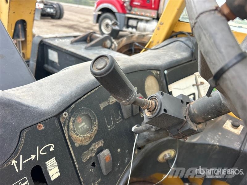 CAT TL642 Телескопічні навантажувачі