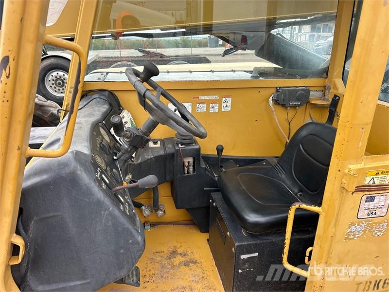 CAT TL642 Телескопічні навантажувачі