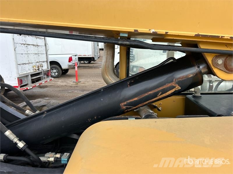 CAT TL642 Телескопічні навантажувачі