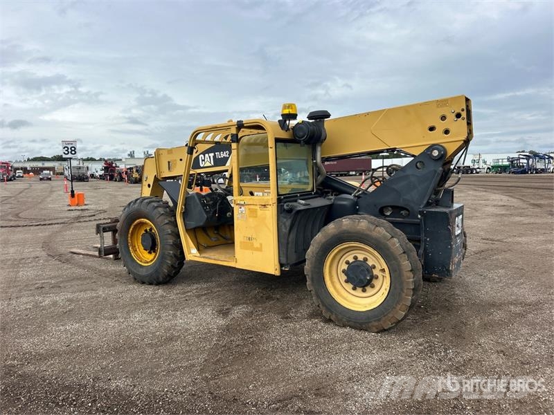 CAT TL642 Телескопічні навантажувачі