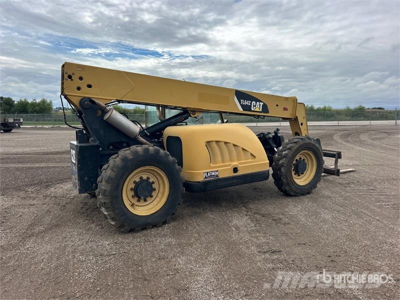 CAT TL642 Телескопічні навантажувачі