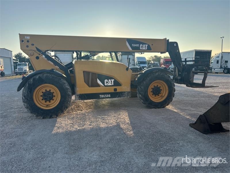CAT TL642C Teleskopski viličarji
