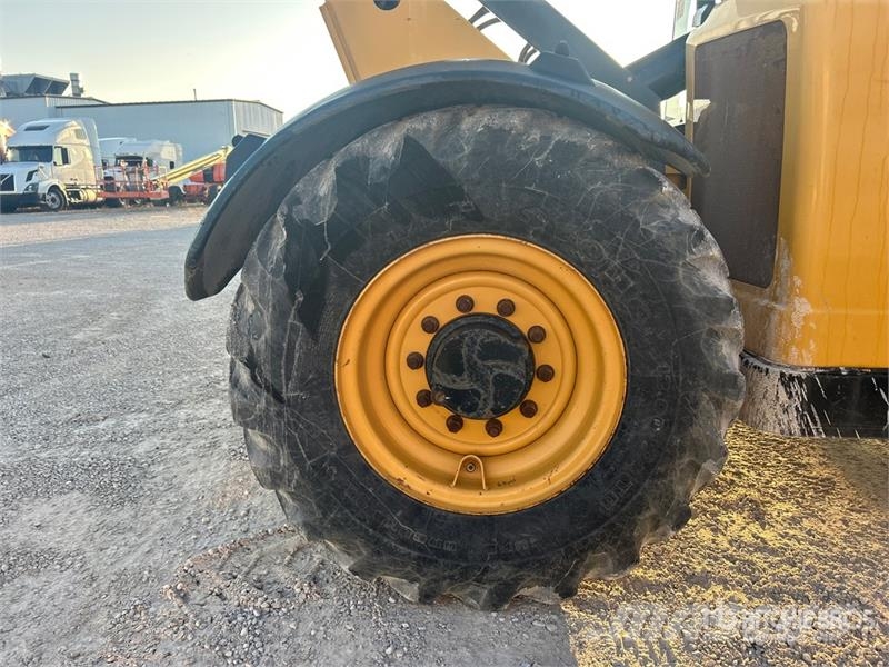 CAT TL642C Teleskopski viličarji