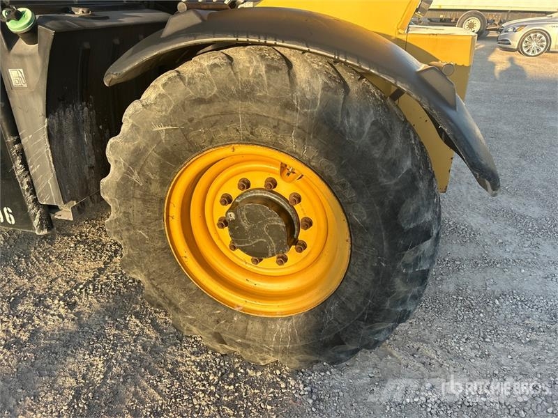 CAT TL642C Teleskopski viličarji
