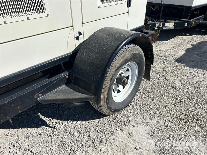 CAT XQ30-8 Naftové generátory