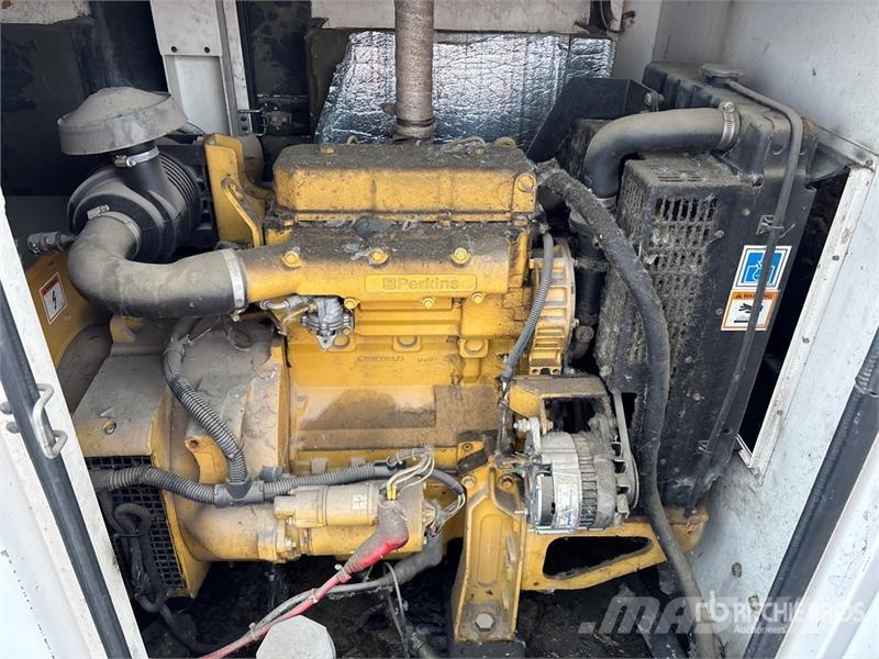 CAT XQ30P2 Skid-Mounted Generator Set Diesel Generatoren