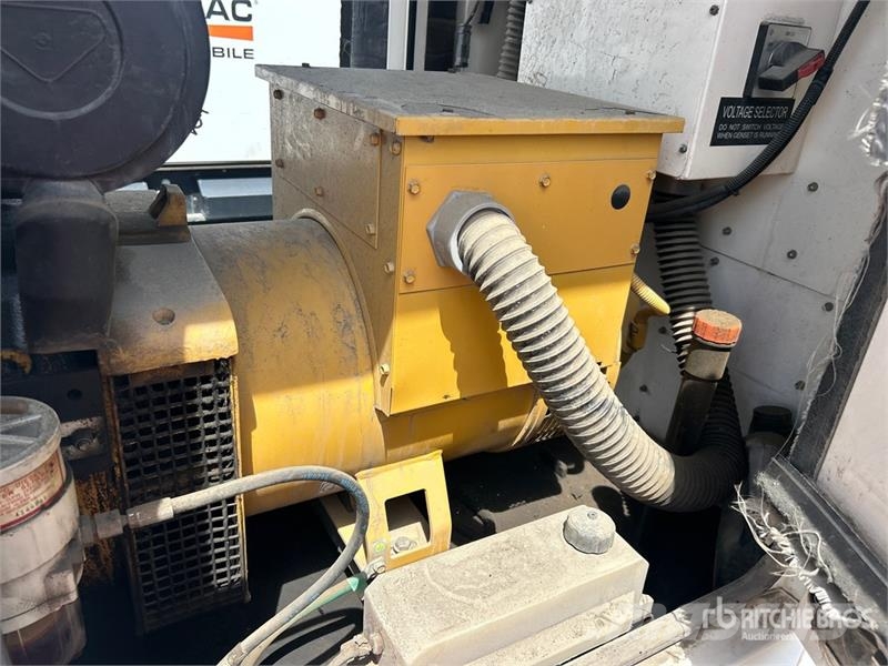 CAT XQ60-4 60 kW Mobile Generator Set Generadores diésel