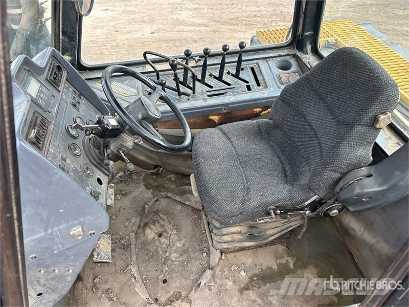Challenger 85D Track Tractor الجرارات