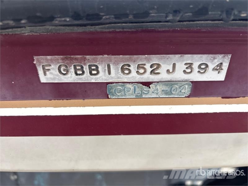 Chaparral 2350 SX 19 ft Ski Boat w/ Trailer Bateaux de travail, barges et pontons
