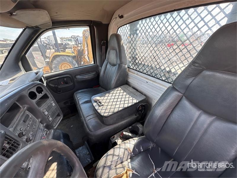 Chevrolet 4500 Tovornjaki s kesonom/platojem