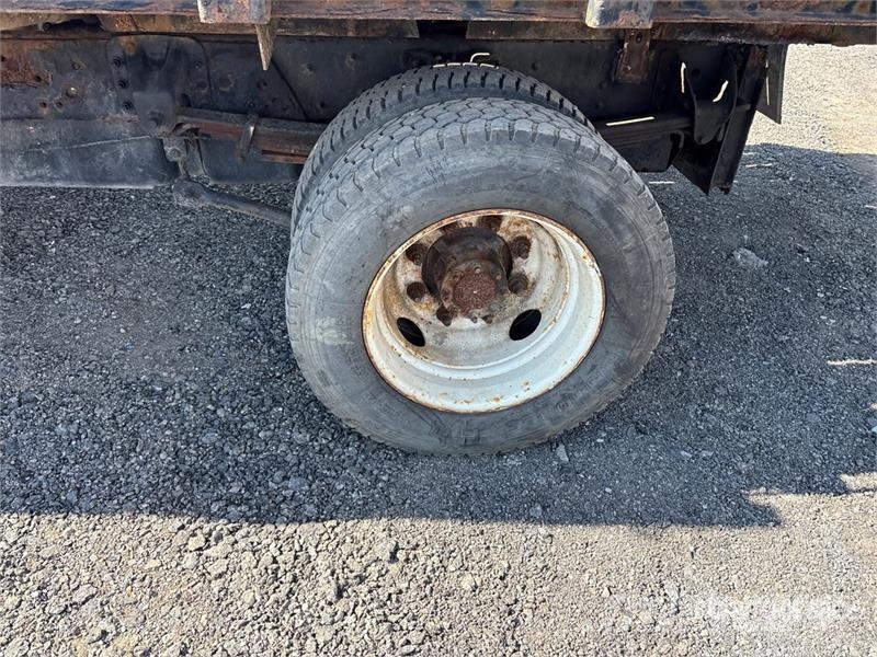 Chevrolet 4500 Tovornjaki s kesonom/platojem