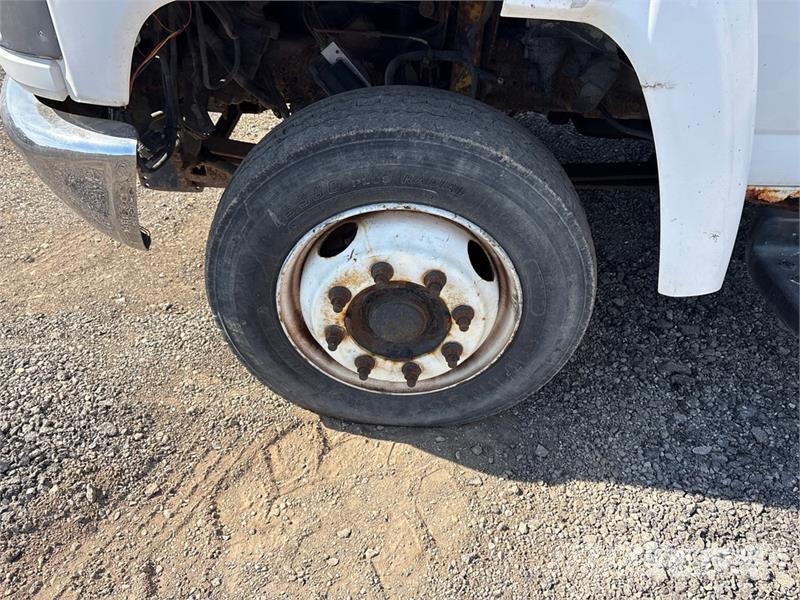 Chevrolet 4500 Tovornjaki s kesonom/platojem