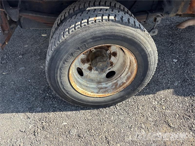Chevrolet 4500 Tovornjaki s kesonom/platojem