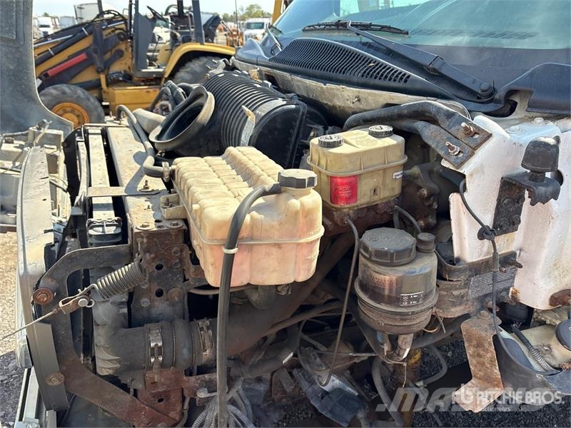 Chevrolet 4500 Tovornjaki s kesonom/platojem