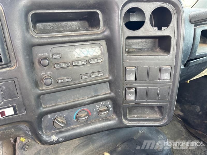Chevrolet 4500 Tovornjaki s kesonom/platojem