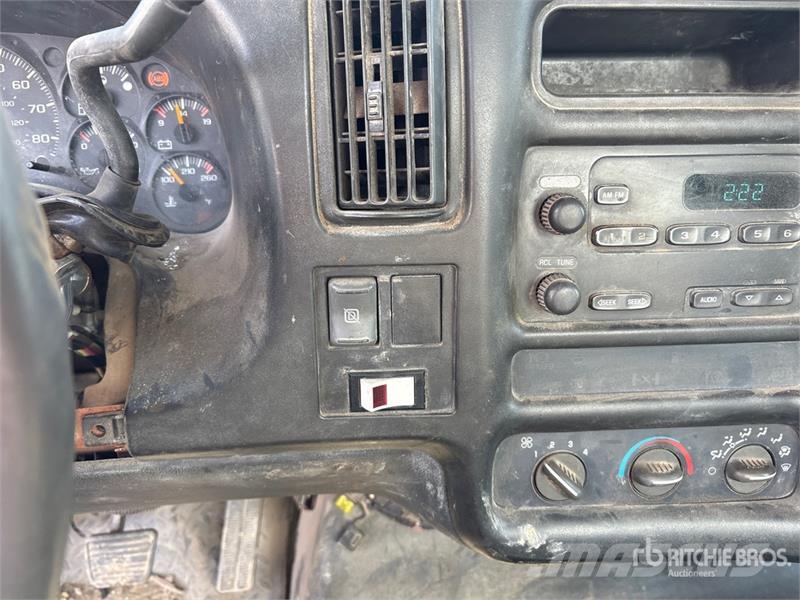 Chevrolet 4500 Tovornjaki s kesonom/platojem