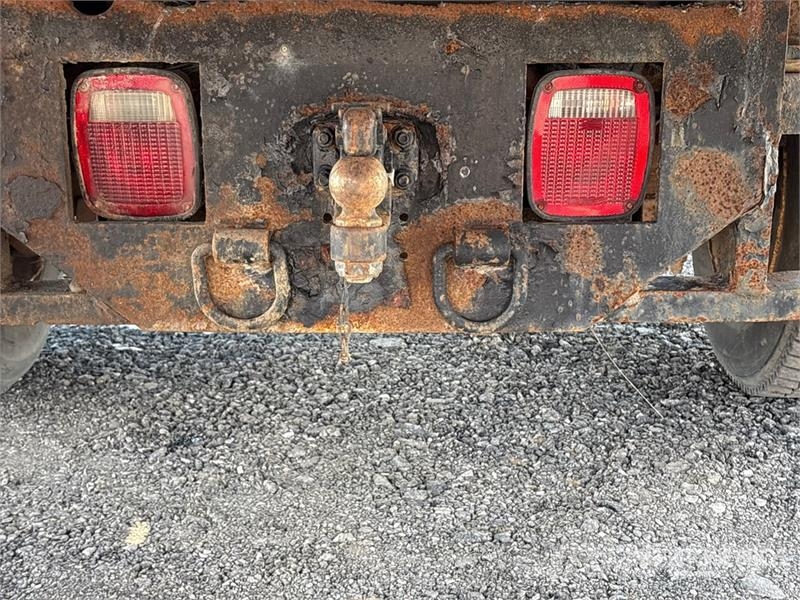 Chevrolet 4500 Tovornjaki s kesonom/platojem