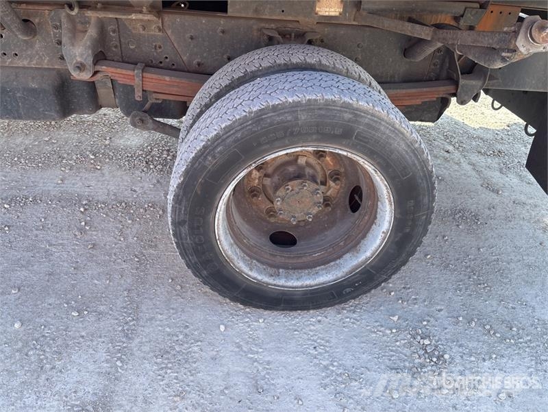 Chevrolet C4500 4x2 Dump Truck Camiones bañeras basculantes o volquetes