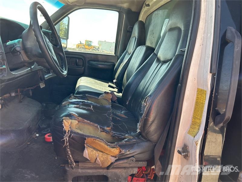 Chevrolet C4500 4x2 Dump Truck Camiones bañeras basculantes o volquetes