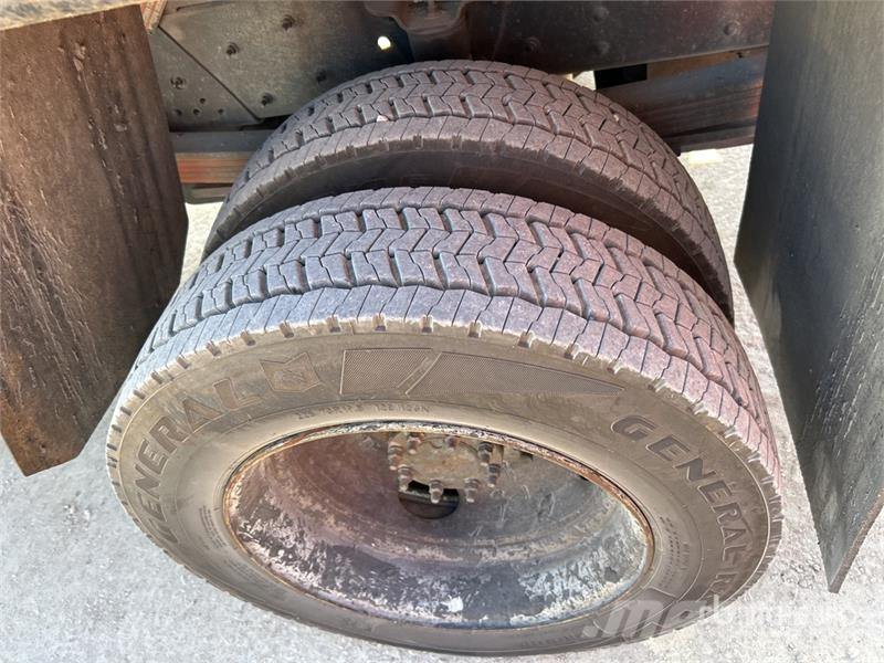 Chevrolet C4500 4x2 Dump Truck Camiones bañeras basculantes o volquetes