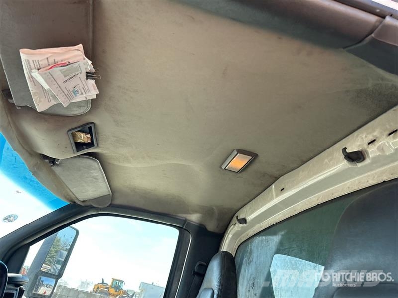 Chevrolet C4500 4x2 Dump Truck Camiones bañeras basculantes o volquetes