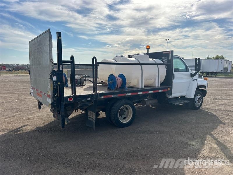 Chevrolet C4500 4x2 Flatbed Truck Tovornjaki s kesonom/platojem