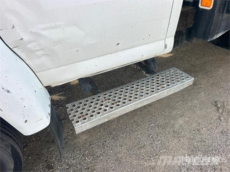Chevrolet C4500 4x2 Flatbed Truck Kamioni sa otvorenim sandukom