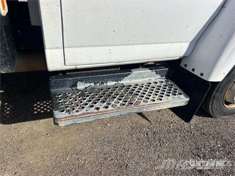 Chevrolet C4500 4x2 Flatbed Truck Kamioni sa otvorenim sandukom
