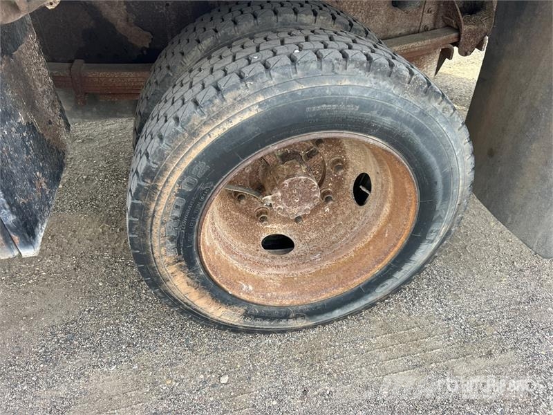 Chevrolet C4500 4x2 Flatbed Truck Kamioni sa otvorenim sandukom