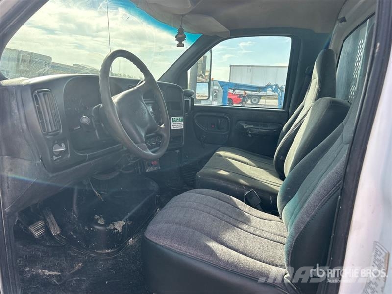 Chevrolet C4500 4x2 Flatbed Truck Kamioni sa otvorenim sandukom
