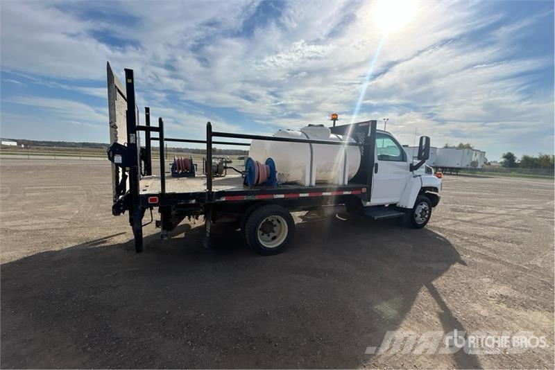 Chevrolet C4500 4x2 Flatbed Truck Tovornjaki s kesonom/platojem