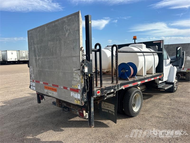 Chevrolet C4500 4x2 Flatbed Truck Tovornjaki s kesonom/platojem