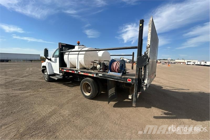 Chevrolet C4500 4x2 Flatbed Truck Tovornjaki s kesonom/platojem