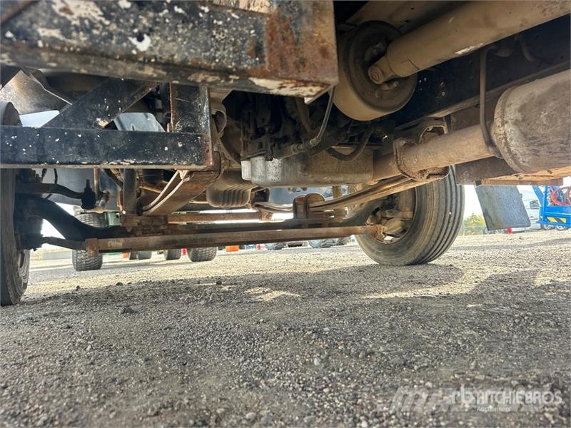 Chevrolet C4500 4x2 Flatbed Truck Kamioni sa otvorenim sandukom