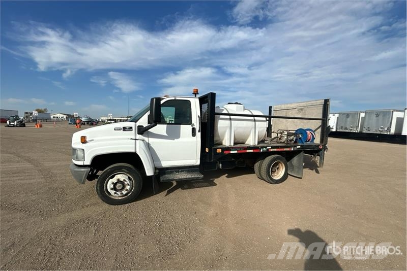 Chevrolet C4500 4x2 Flatbed Truck Tovornjaki s kesonom/platojem