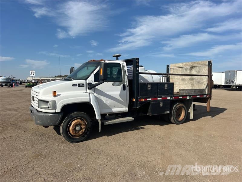 Chevrolet C4500 4x2 Flatbed Truck Грузовики-платформы/боковая разгрузка