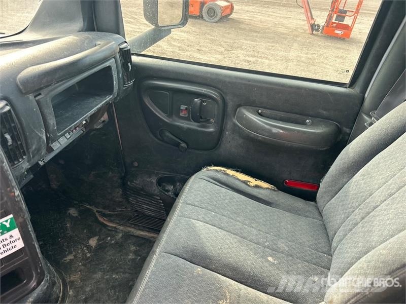 Chevrolet C4500 4x2 Flatbed Truck Tovornjaki s kesonom/platojem