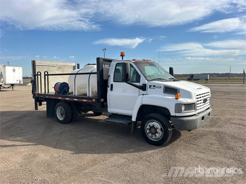 Chevrolet C4500 4x2 Flatbed Truck Tovornjaki s kesonom/platojem