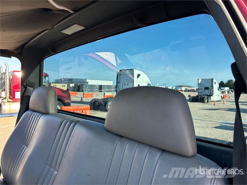 Chevrolet C6500 Kabíny a interiér